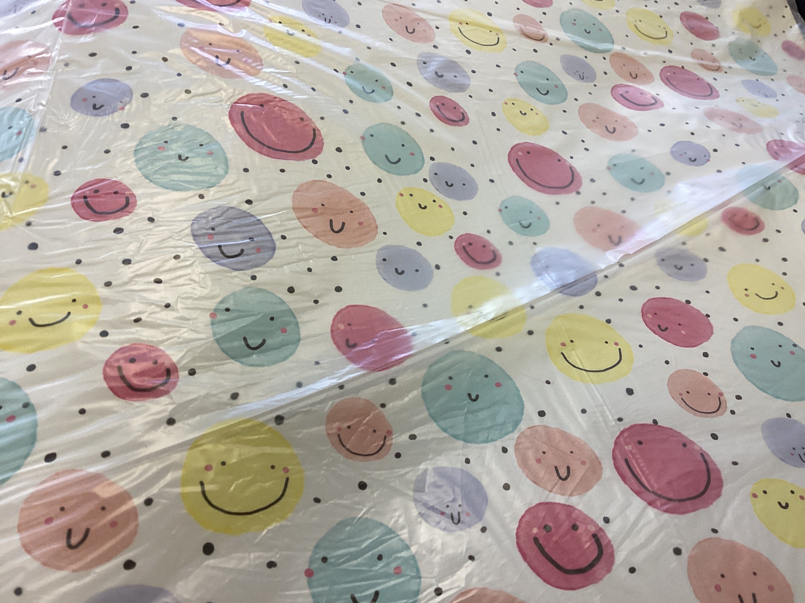 Flat Wrap Smiley Face - Wrapping Paper