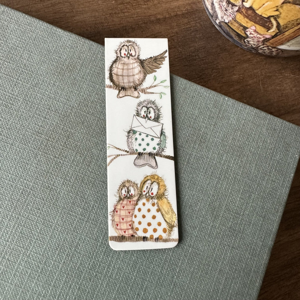 Alex Clark Hooters - Magnetic Bookmark