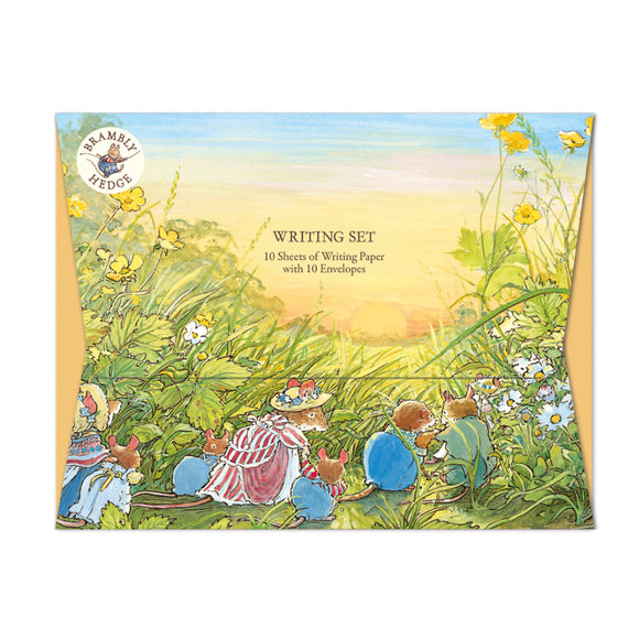 Letter writing is back and has never been so beautiful. Each writing set contains 10 sheets of writing paper, decorated with a scene from Brambly Hedge on the bottom of each page, and 10 plain white envelopes. 