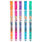 Pack of 5 TopModel by Depesche glitter gel pens. Pens come in a silver holo confetti covered carry case secured with a purple fastener. The five pens are orange, pink, purple, blue and green. Each pen is decorated with a member of the Top Model gang.